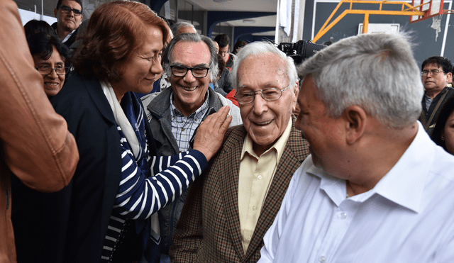 Elecciones 2020: Luis Bedoya Reyes, próximo a cumplir 101 años, emitió su voto
