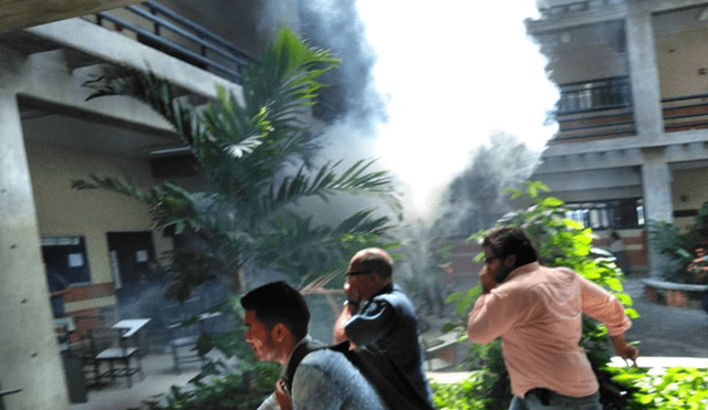 Colectivos de Maduro atacaron con bombas lacrimógenas a estudiantes en una universidad