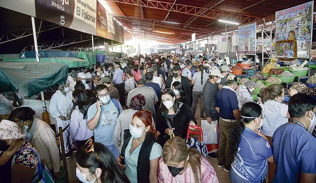 riesgo. Población de Arequipa debe cuidarse para evitar contagios a causa de la Covid-19.