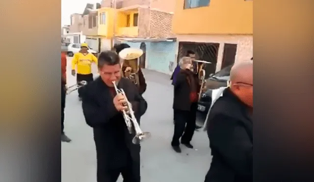 Facebook viral: heladero peruano se topa con banda de músicos y decide unirse a ellos en peculiar ‘serenata’