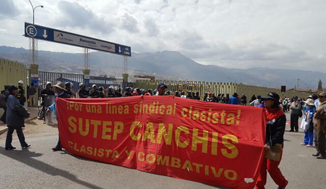 Docentes intentan tomar aeropuerto del Cusco [VIDEO y FOTOS]