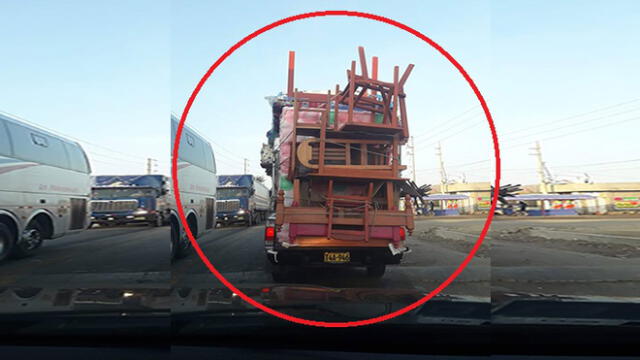 #YoDenuncio: vehículo traslada muebles y colchones en tolva de una camioneta