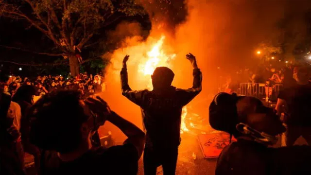 Estados Unidos. Incendios y saqueos en medio de protestas por el caso George Floyd. Foto: EFE.