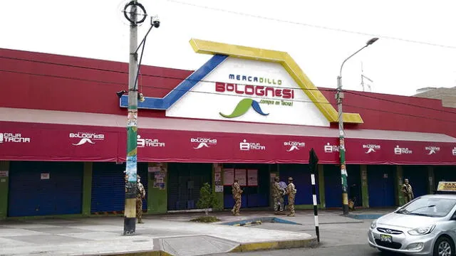 CERRADOS. Zona comercial de la Av. Coronel Mendoza por ahora solo alberga ambulantes. Cerraron puertas hace tres meses.