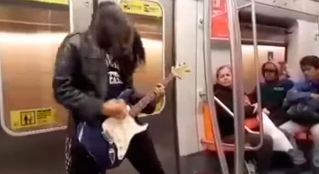 En YouTube, impactante video muestra a extravagante músico 'metalero' en metro de Chile | VIDEO