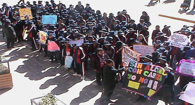 Arequipa: Alumnos y padres salen en marcha para exigir cierre de locales nocturnos