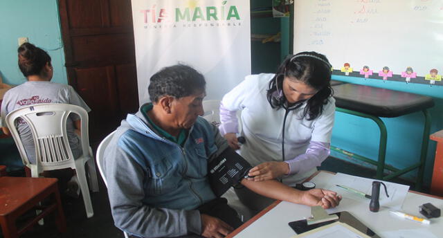 Arequipa: Atienden y entregan medicamentos gratis en Punta de Bombón [FOTOS]