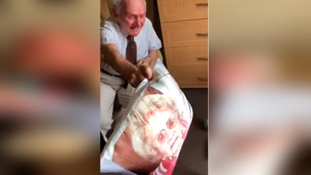 Desliza las imágenes para ver la dramática reacción de este anciano al ver este peculiar regalo que le hicieron. Foto: RM Videos
