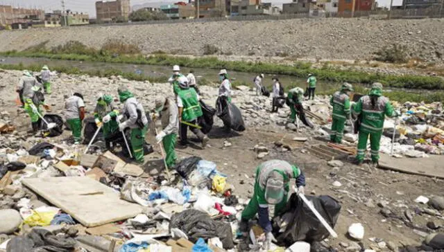 Participaron más de 70 trabajadores de limpieza, provistos de los implementos necesarios para el recojo de basura. Foto: ANA