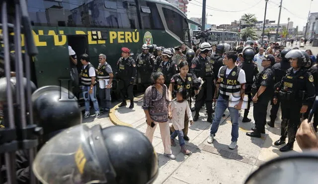 San Marcos: más de 200 personas fueron intervenidas por la PNP en las instalaciones sanmarquinas. Foto: Antonio Melgarejo/La República