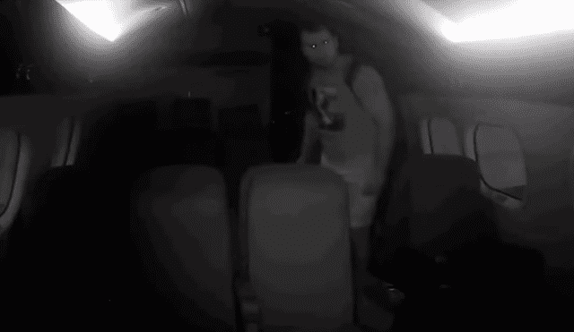 Twitter: Captan aparición paranormal en histórico avión de un museo [VIDEO]