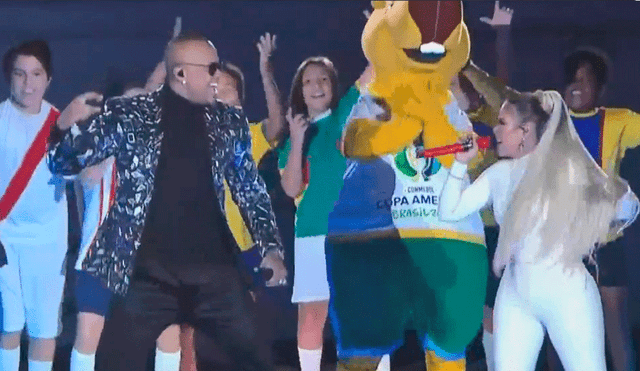 Critican a Karol G por errar hasta en el playback durante show de la Copa América