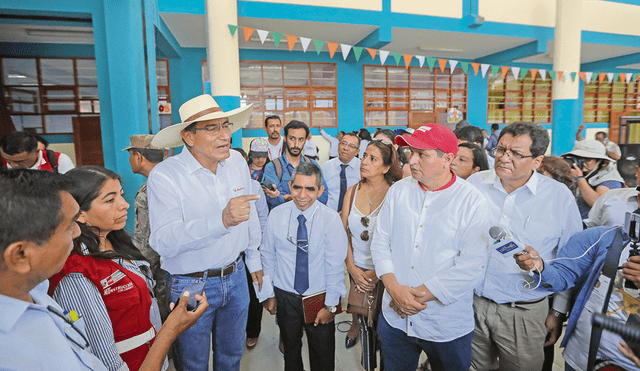 Recorrido. Vizcarra visitó colegios reconstruidos en Piura.