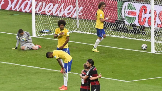 Schürrle y Khedira celebran el sexto gol de Alemania ante Brasil por el Mundial 2014. (Foto: AFP)