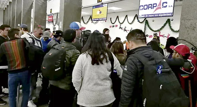 Aerolínea Viva Airlines Perú deja varados a decenas de pasajeros en Lima y Cusco