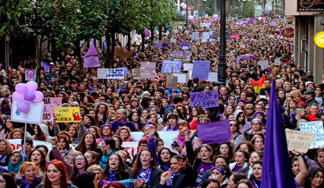 Mujeres españolas salen a las calles para reclamar las mismas oportunidades en la sociedad. (Foto: Efeminista)