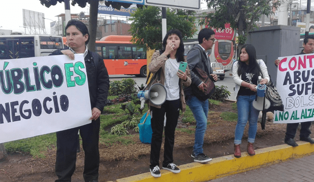 Usuarios protestan por inicio de cobro de S/ 2.85 en Metropolitano [FOTOS y VIDEO]