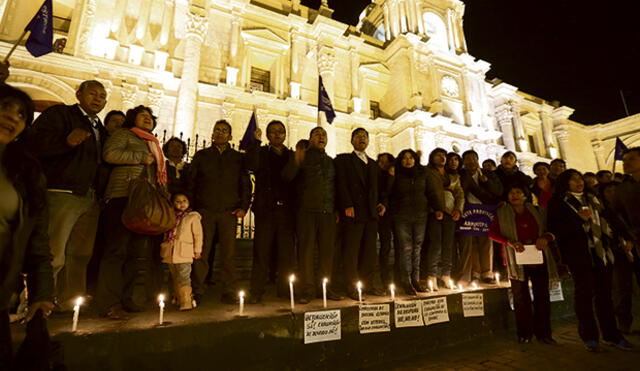 Profesores arequipeños hicieron vigilia en apoyo a los docentes de Cusco