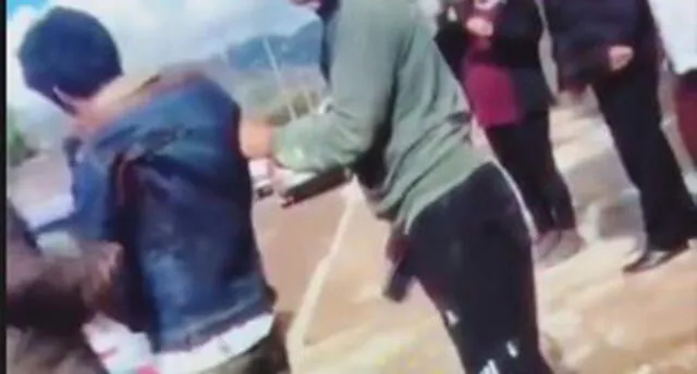 Joven termina con cuchillo clavado en la espalda tras pelea en Cusco [VIDEO]