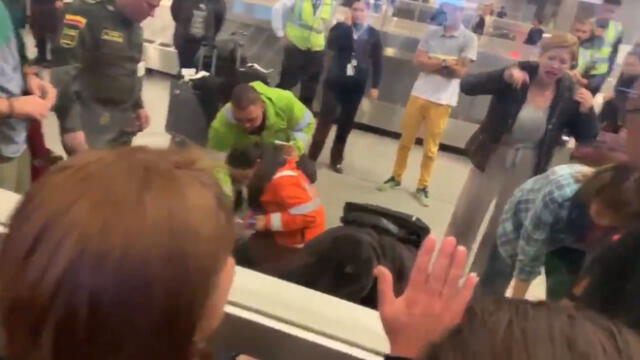 Horror en aeropuerto: viajó para ver nacer a su nieto y falleció al aterrizar junto a su esposa