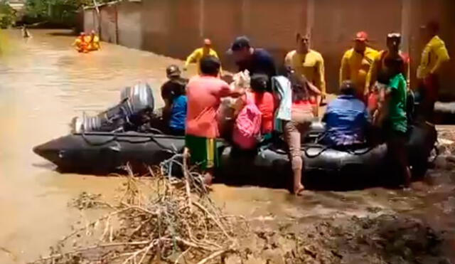 Inundación en Piura: botes de las Fuerzas Armadas llevan rescatando a más de 2 mil personas [VIDEO]