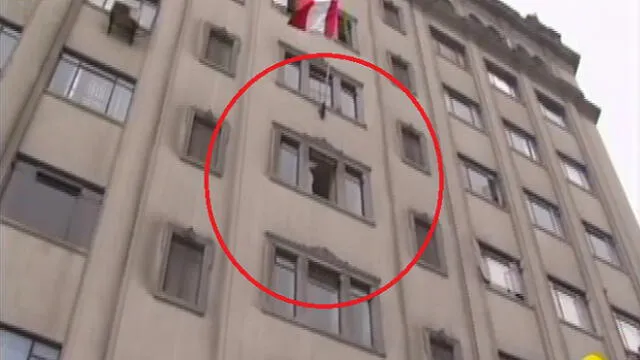 Cercado de Lima: hombre fallece tras lanzarse del cuarto piso de edificio [VIDEO]