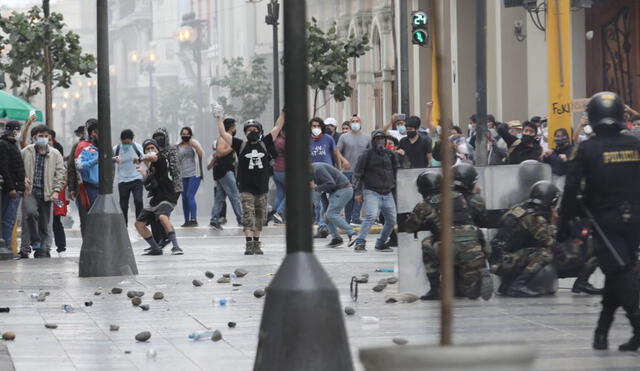 Protestas en Cercado de Lima continúan. Enfrentamiento entre la PNP y manifestantes. Foto: Jorge Cerdán / La República