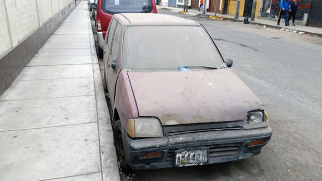#YoDenuncio: vehículos abandonados no son retirados de la vía pública