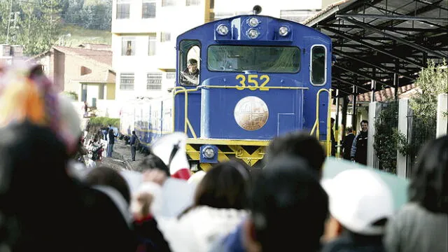 Trabajadores ferroviarios de Cusco iniciaron huelga por aumento de sueldo