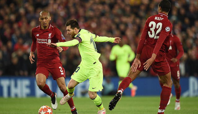 Lionel Messi poco pudo hacer para evitar la derrota de su equipo por 4-0 en dicho encuentro. Foto: AFP.