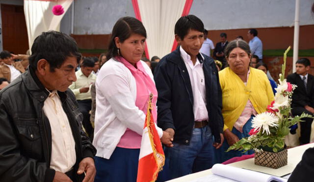 Cajamarca: parejas se unen en matrimonio civil masivo por el Día de la Madre