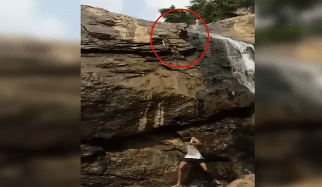 YouTube: Trágico momento en que menor cae desde lo alto de una cascada [VIDEO]