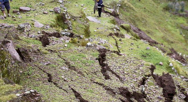 Cerro amenaza con arrasar centro poblado de Cusco