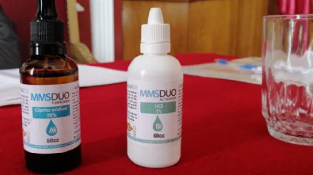 A pesar de que no hay estudios que aprueben su uso, en Bolivia ya han suministrado dióxido de cloro en pacientes con COVID-19. Foto: Alcaldía de Oruro