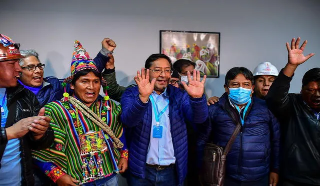 Luis Arce (c) es el virtual presidente electo de Bolivia y una vez sea proclamado por el TSE, gobernará la nación latinoamericana por unos cinco años. Foto: AFP