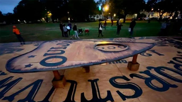 En la comunidad de Salem exhiben la Ouija más grande del mundo. Foto: Difusión