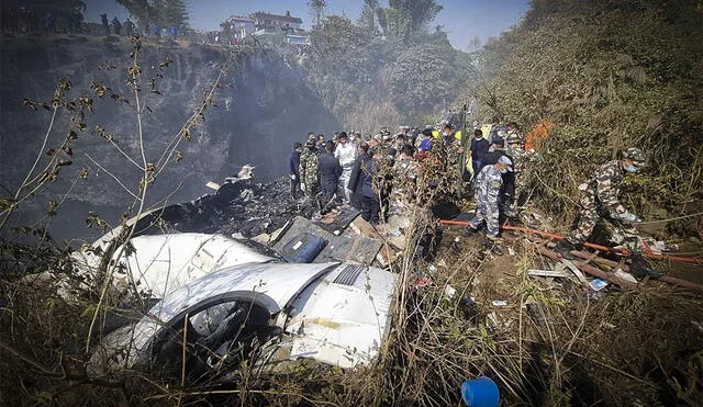 Este accidente aéreo en Nepal ha dejado hasta el momento 68 muertos. Foto: EFE