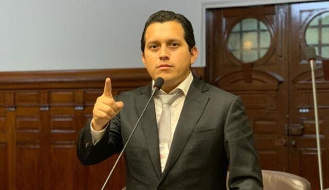 Luna señaló que su grupo parlamentario tendrá que tomar una decisión unánime respecto a la vacancia presidencial contra Martín Vizcarra. Foto: difusión