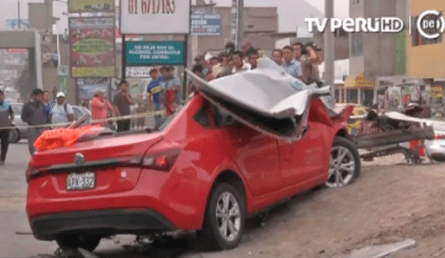 San Juan de Miraflores: un muerto tras impacto de auto contra un muro