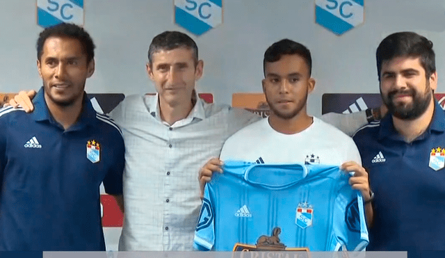 Jhon Marchán fue presentado como nuevo refuerzo de Sporting Cristal para las próximas dos temporadas. | Foto: Gol Perú
