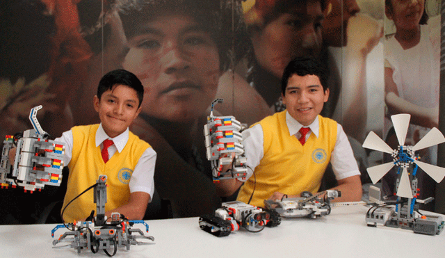 Alumnos de secundaria crean brazo robótico controlado con la voz