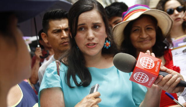 Verónika Mendoza: “No queremos que la plata que los peruanos necesitamos termine en negociados y corruptelas”