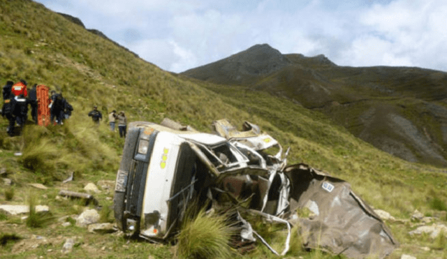Volcadura de auto deja dos muertos en Huancavelica