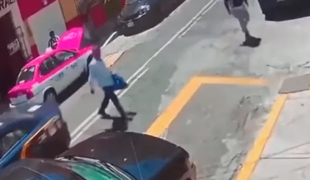 Asaltan a hombre a pesar de ser escoltado por una patrulla policial [VIDEO]