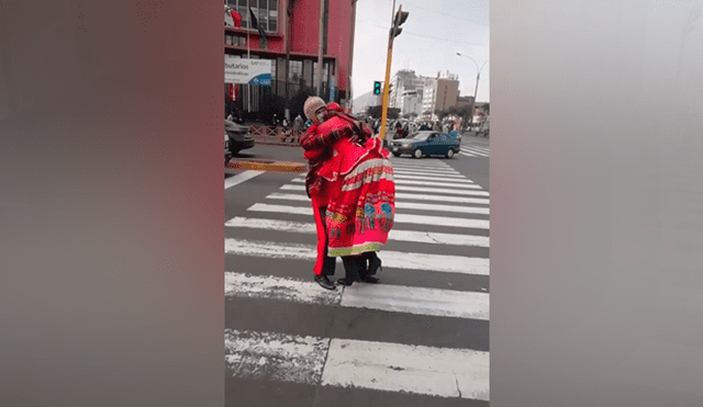 Desliza las imágenes para ver la divertida coreografía protagonizada por este artista callejero peruano. Fotocapturas: brucemeza2/TikTok