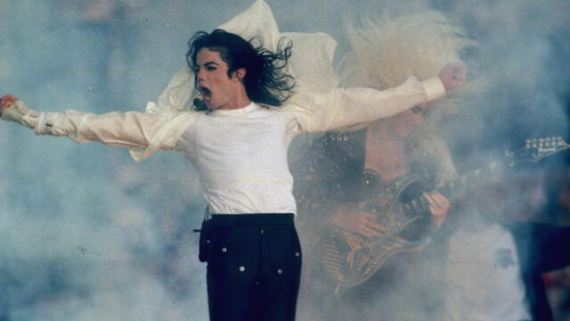 Michael Jackson hizo historia durante la edición 28 del Super Bowl con una impresionante presentación de 13 minutos