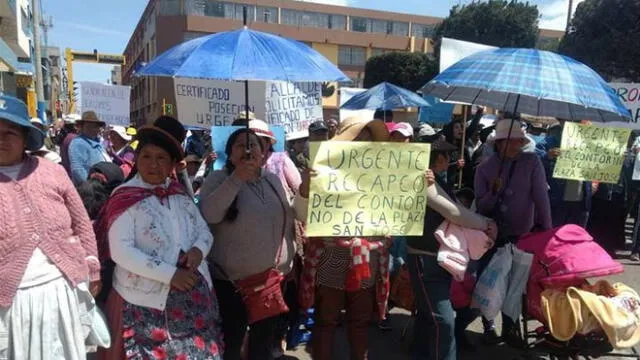 Cerca de mil comerciantes protestaron contra autoridades municipales en Juliaca 