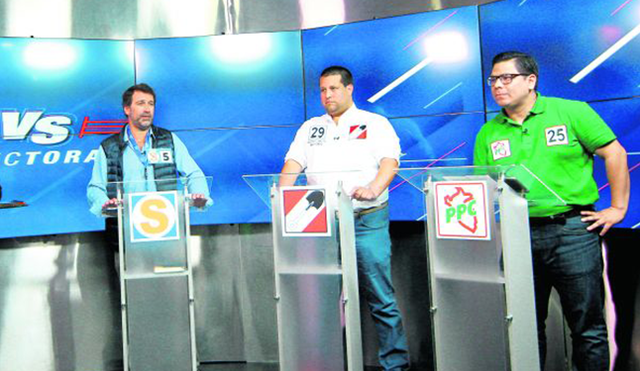 Postulantes. Rafael Santos (PPS), Gustavo Massa (AP) y Sergio Alba (PPC) en debate en el programa Versus Electoral de RTV. (Foto: Virgilio Grajeda)