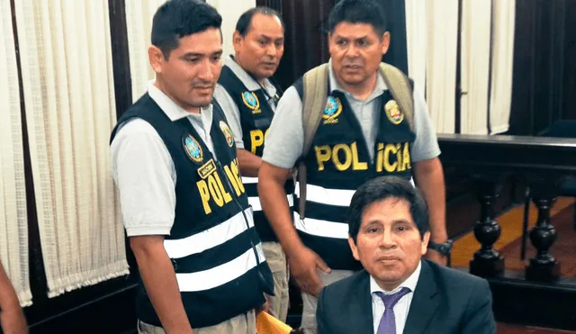 Detenido fiscal Abel Concha fue trasladado a la Prefectura de Lima [VIDEO]