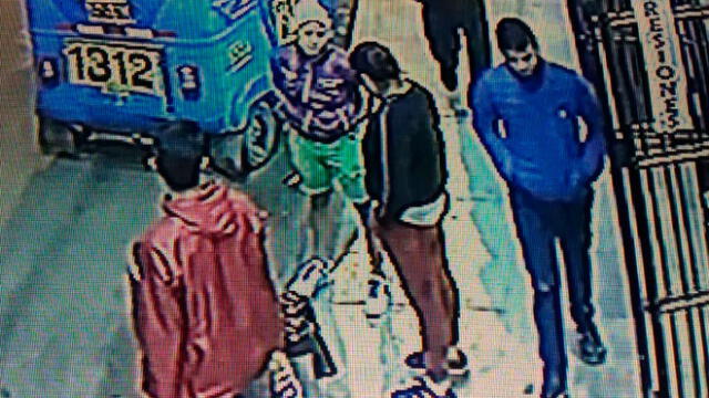 Los Olivos: dos delincuentes roban objetos valorizados en casi 9.000 soles en tienda de cómputo [VIDEO]